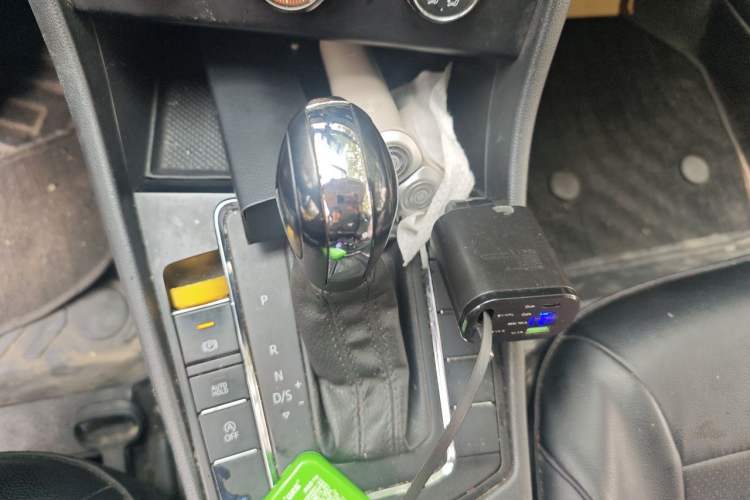 Used Volkswagen Bora 2021 1.5L Automatic Comfort Smart Connect Edition Gear Lever