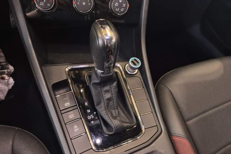 Used Volkswagen Bora 2021 1.5L Automatic Comfort Smart Connect Edition Gear Lever