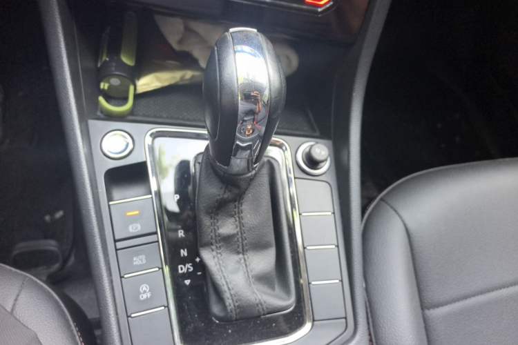 Used Volkswagen Bora 2021 1.5L Automatic Comfort Smart Connect Edition Gear Lever