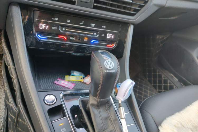 Used Volkswagen Bora 2021 1.5L Automatic Elite Smart Connect Edition Gear Lever