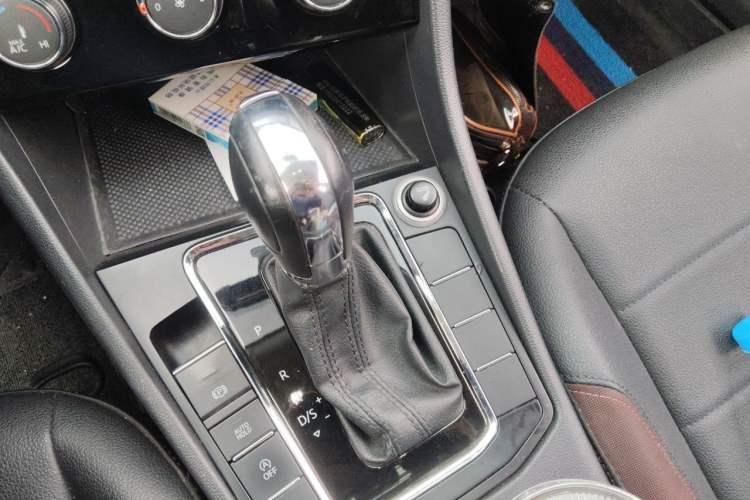 Used Volkswagen Bora 2021 1.5L Automatic Comfort Smart Connect Edition Gear Lever