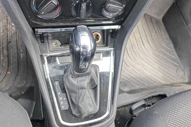 Used Volkswagen Bora 2021 1.5L Automatic Fashionable Smart Connectivity Version Gear Lever