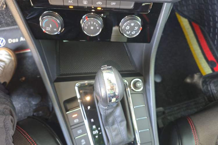 Used Volkswagen Bora 2021 1.5L Automatic Comfort Smart Connect Edition Gear Lever