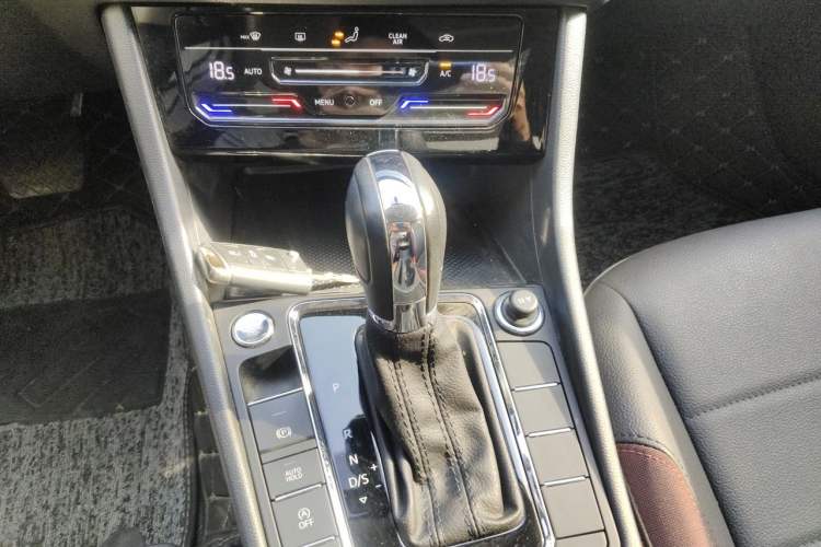 Used Volkswagen Bora 2021 1.5L Automatic Comfort Smart Connect Edition Gear Lever