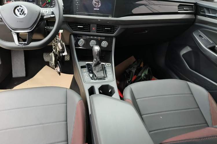 Used Volkswagen Bora 2021 1.5L Automatic Comfort Smart Connect Edition Gear Lever