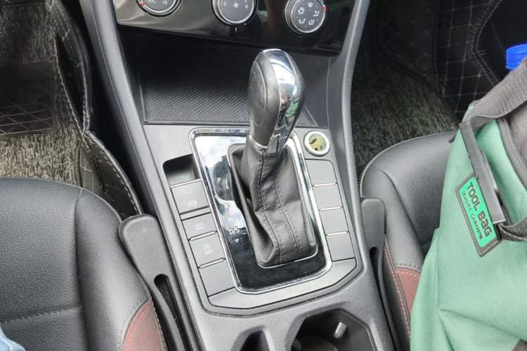 Used Volkswagen Bora 2021 1.5L Automatic Comfort Smart Connect Edition Gear Lever