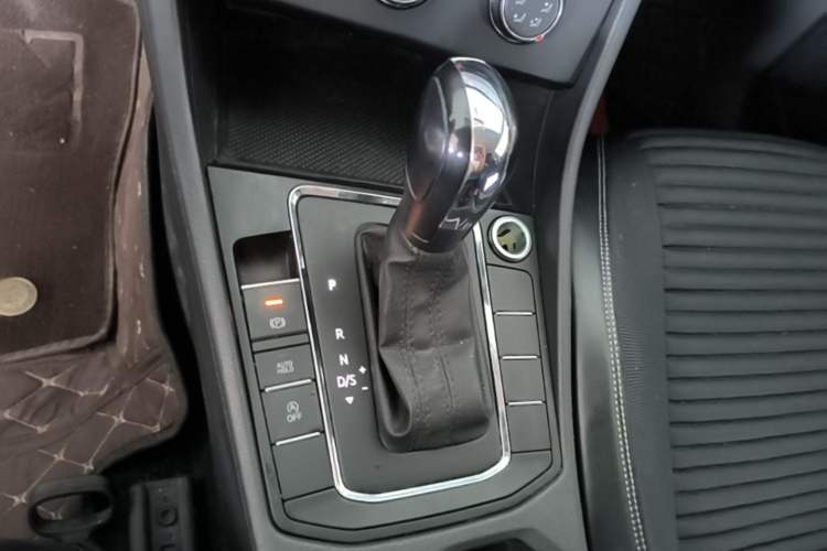 Used Volkswagen Bora 2021 1.5L Automatic Fashionable Smart Connectivity Version Gear Lever