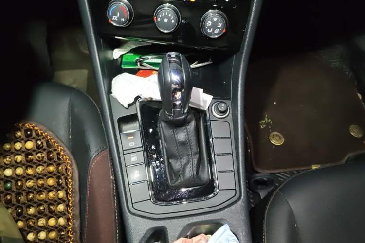 Used Volkswagen Bora 2021 1.5L Automatic Comfort Smart Connect Edition Gear Lever