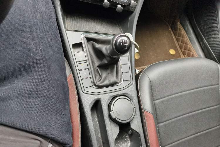 Used Volkswagen Bora 2021 1.5L Manual Comfort Smart Connect Edition Gear Lever