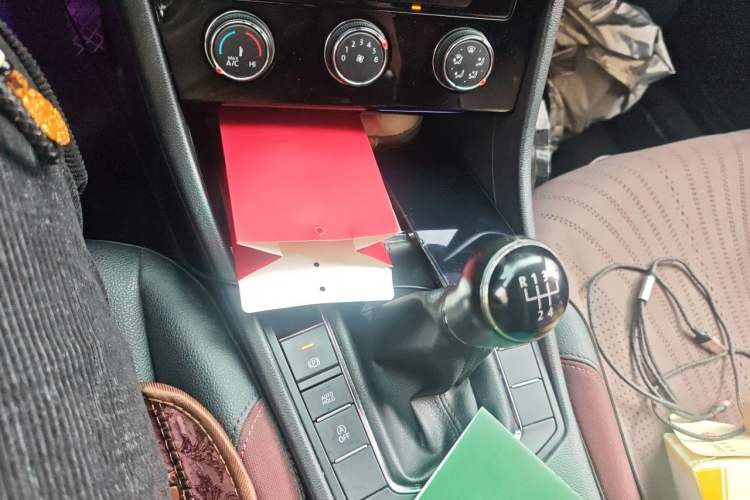 Used Volkswagen Bora 2021 1.5L Manual Comfort Smart Connect Edition Gear Lever