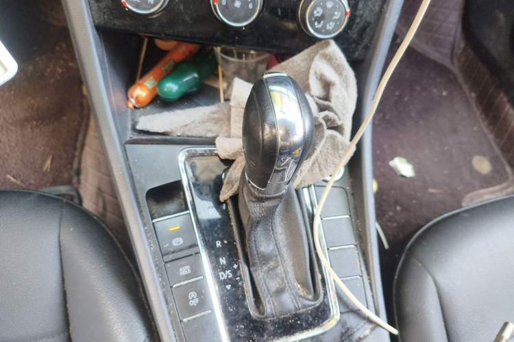 Used Volkswagen Bora 2021 1.5L Automatic Comfort Smart Connect Edition Gear Lever