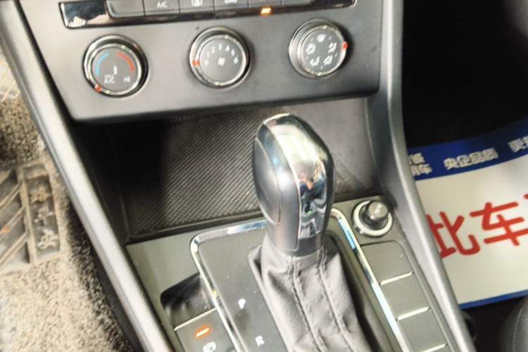 Used Volkswagen Bora 2021 1.5L Automatic Fashionable Smart Connectivity Version Gear Lever