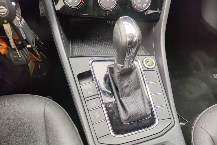 Used Volkswagen Bora 2021 1.5L Automatic Comfort Smart Connect Edition Gear Lever