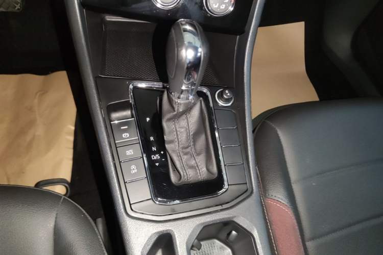 Used Volkswagen Bora 2021 1.5L Automatic Comfort Smart Connect Edition Gear Lever