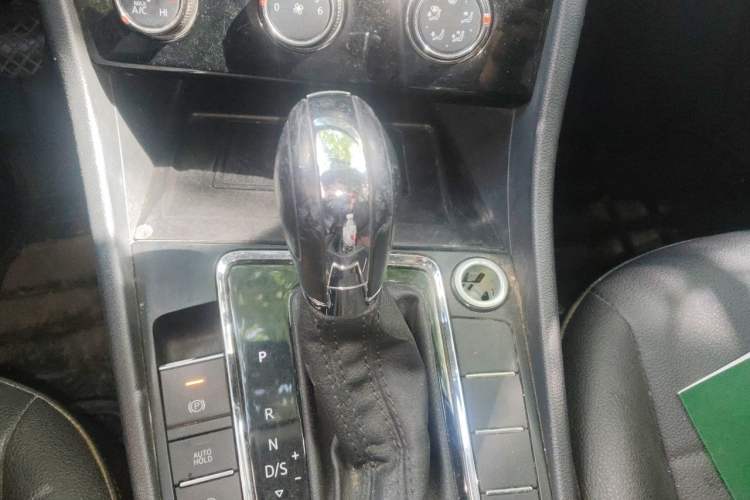 Used Volkswagen Bora 2021 1.5L Automatic Comfort Smart Connect Edition Gear Lever
