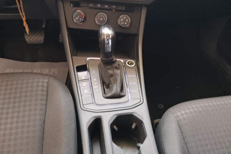 Used Volkswagen Bora 2021 1.5L Automatic Fashionable Smart Connectivity Version Gear Lever