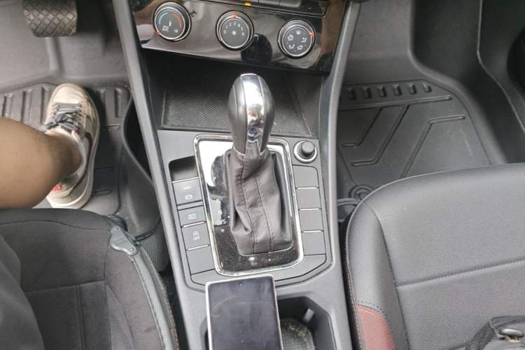 Used Volkswagen Bora 2021 1.5L Automatic Comfort Smart Connect Edition Gear Lever