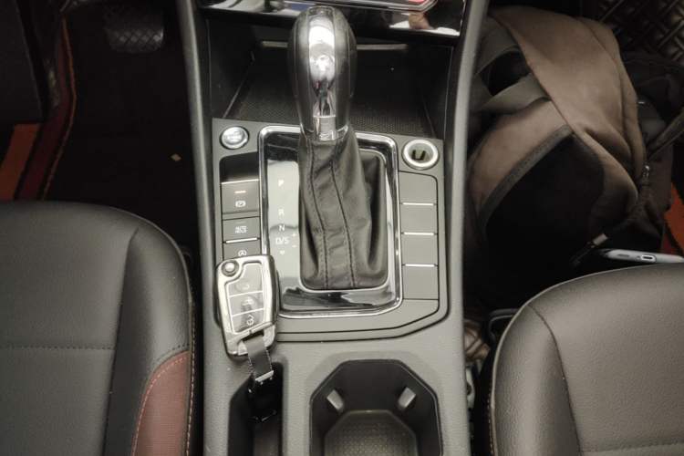 Used Volkswagen Bora 2021 1.5L Automatic Elite Smart Connect Edition Gear Lever