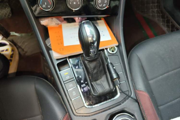 Used Volkswagen Bora 2021 1.5L Automatic Comfort Smart Connect Edition Gear Lever