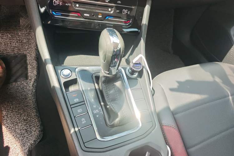 Used Volkswagen Bora 2021 1.5L Automatic Elite Smart Connect Edition Gear Lever