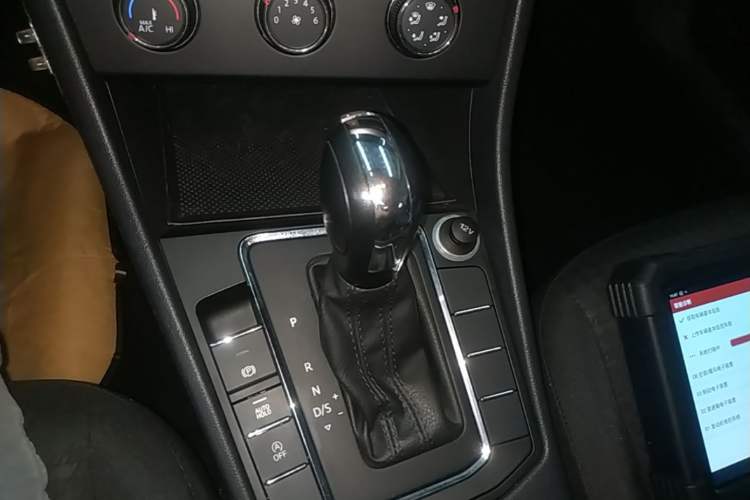 Used Volkswagen Bora 2021 1.5L Automatic Fashionable Smart Connectivity Version Gear Lever