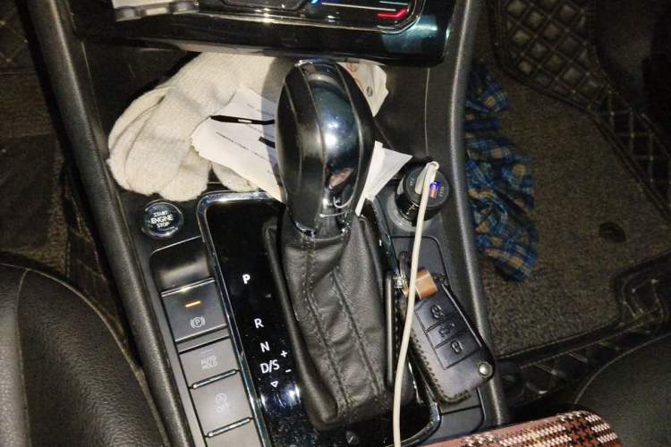 Used Volkswagen Bora 2021 1.5L Automatic Elite Smart Connect Edition Gear Lever