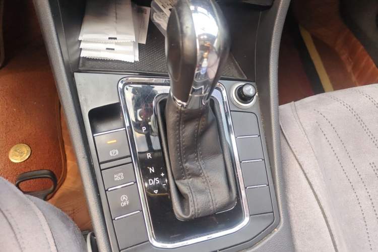 Used Volkswagen Bora 2021 1.5L Automatic Comfort Smart Connect Edition Gear Lever