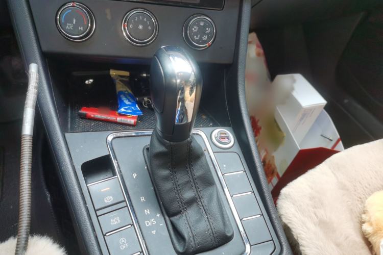 Used Volkswagen Bora 2021 1.5L Automatic Fashionable Smart Connectivity Version Gear Lever