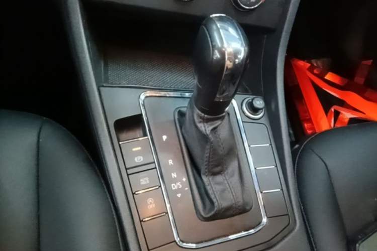 Used Volkswagen Bora 2021 1.5L Automatic Fashionable Smart Connectivity Version Gear Lever