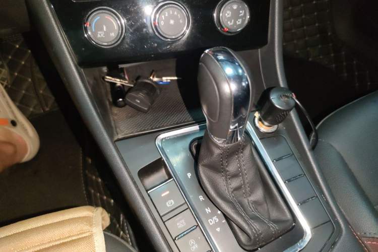 Used Volkswagen Bora 2021 1.5L Automatic Comfort Smart Connect Edition Gear Lever