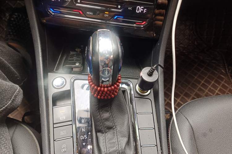 Used Volkswagen Bora 2021 1.5L Automatic Comfort Smart Connect Edition Gear Lever