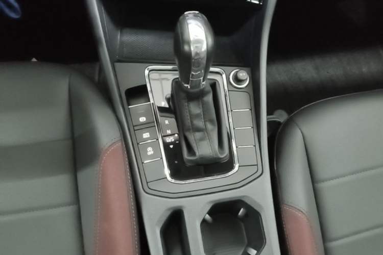 Used Volkswagen Bora 2021 1.5L Automatic Comfort Smart Connect Edition Gear Lever