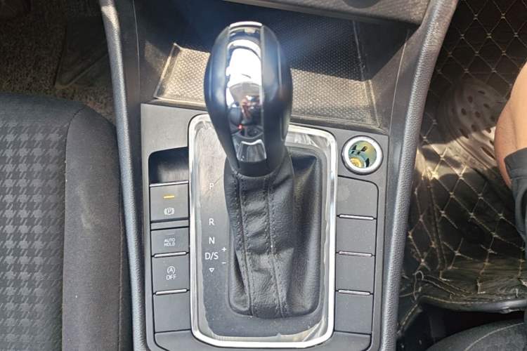 Used Volkswagen Bora 2021 1.5L Automatic Fashionable Smart Connectivity Version Gear Lever