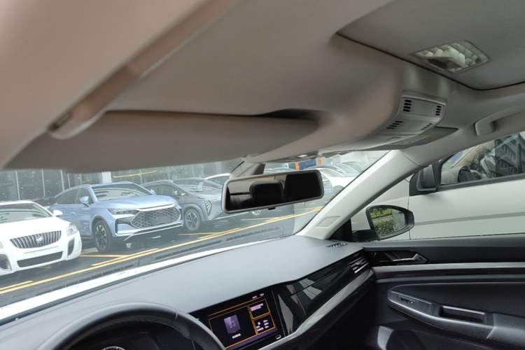 Used Volkswagen Bora 2021 1.5L Automatic Elite Smart Connect Edition Headliner