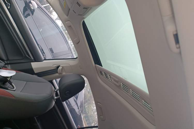 Used Volkswagen Bora 2021 1.5L Automatic Elite Smart Connect Edition Headliner