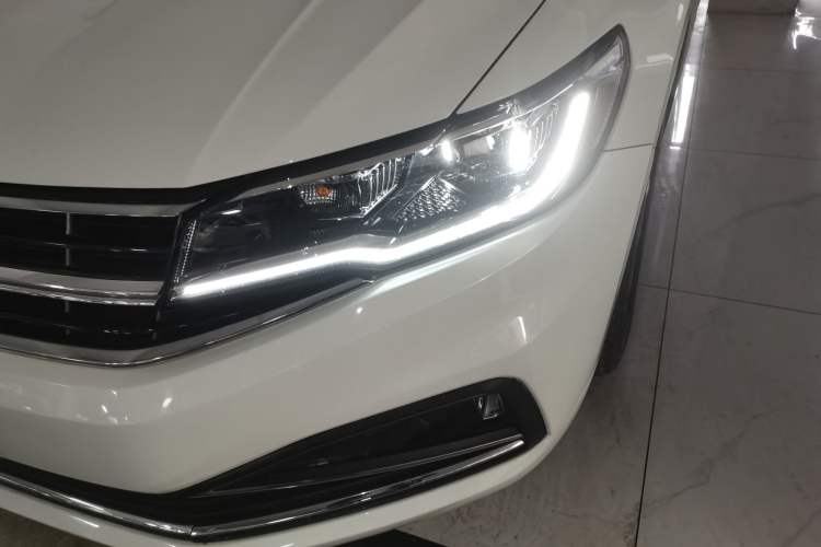 Used Volkswagen Bora 2021 1.5L Automatic Comfort Smart Connect Edition Left Front Headlight