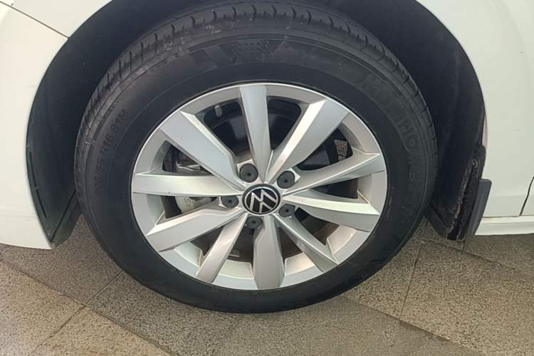 Used Volkswagen Bora 2021 1.5L Automatic Comfort Smart Connect Edition Left Front Wheel Hub