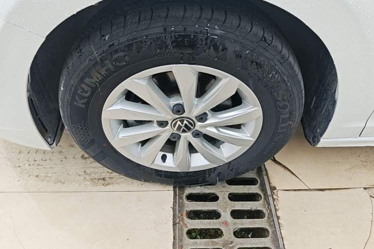 Used Volkswagen Bora 2021 1.5L Automatic Fashionable Smart Connectivity Version Left Front Wheel Hub