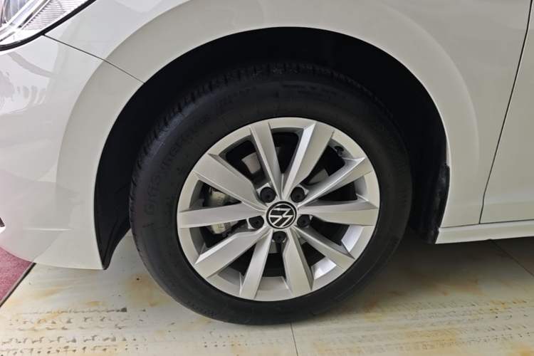Used Volkswagen Bora 2021 1.5L Automatic Comfort Smart Connect Edition Left Front Wheel Hub