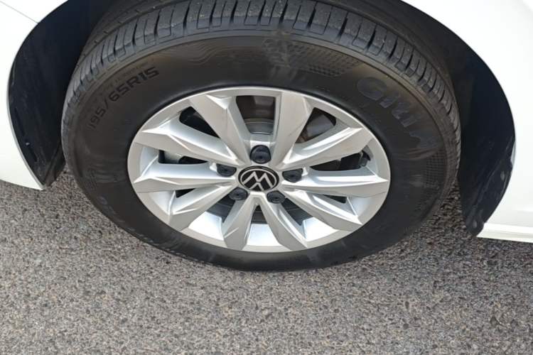 Used Volkswagen Bora 2021 1.5L Automatic Fashionable Smart Connectivity Version Left Front Wheel Hub
