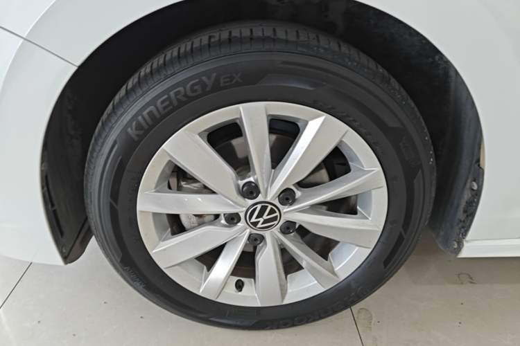 Used Volkswagen Bora 2021 1.5L Automatic Comfort Smart Connect Edition Left Front Wheel Hub