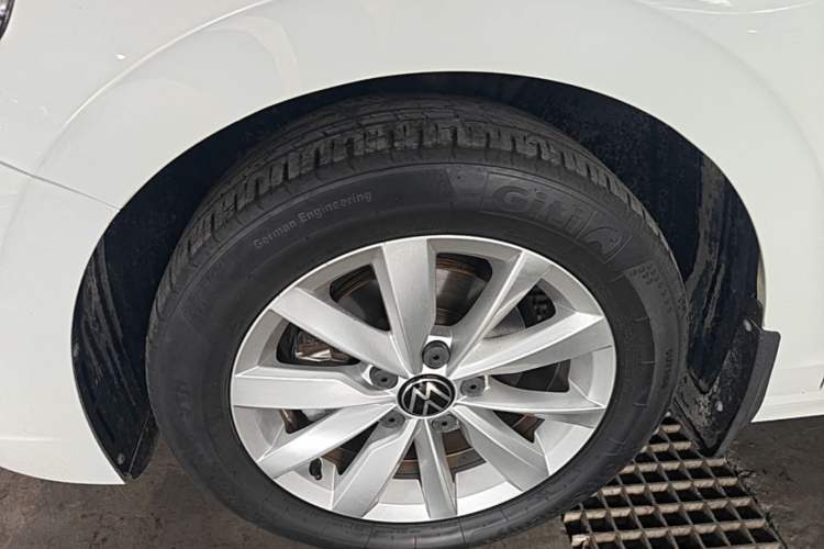 Used Volkswagen Bora 2021 1.5L Automatic Comfort Smart Connect Edition Left Front Wheel Hub