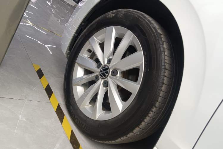 Used Volkswagen Bora 2021 1.5L Automatic Elite Smart Connect Edition Left Front Wheel Hub