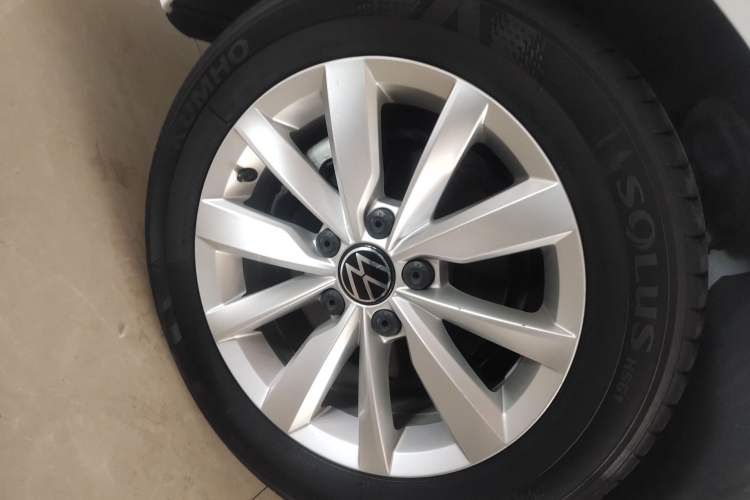 Used Volkswagen Bora 2021 1.5L Automatic Elite Smart Connect Edition Left Front Wheel Hub