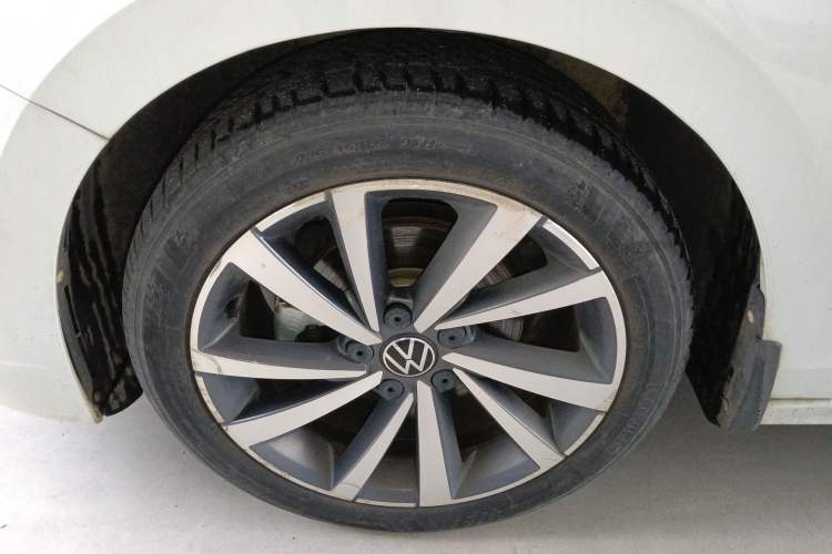 Used Volkswagen Bora 2021 1.5L Automatic Elite Smart Connect Edition Left Front Wheel Hub