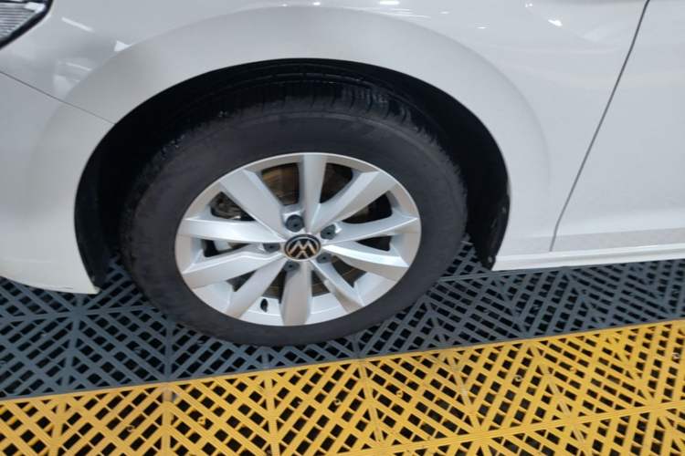 Used Volkswagen Bora 2021 1.5L Automatic Elite Smart Connect Edition Left Front Wheel Hub