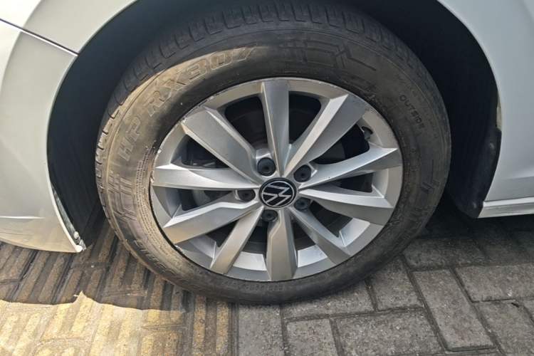 Used Volkswagen Bora 2021 1.5L Automatic Elite Smart Connect Edition Left Front Wheel Hub