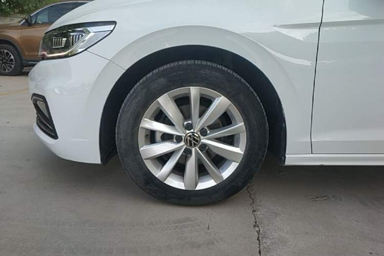 Used Volkswagen Bora 2021 1.5L Automatic Comfort Smart Connect Edition Left Front Wheel Hub