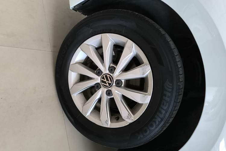 Used Volkswagen Bora 2021 1.5L Automatic Fashionable Smart Connectivity Version Left Front Wheel Hub