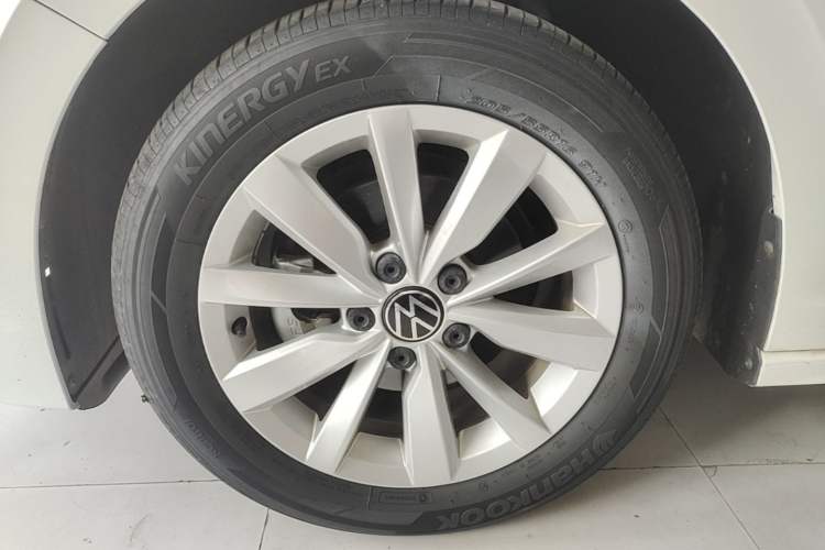 Used Volkswagen Bora 2021 1.5L Automatic Elite Smart Connect Edition Left Front Wheel Hub